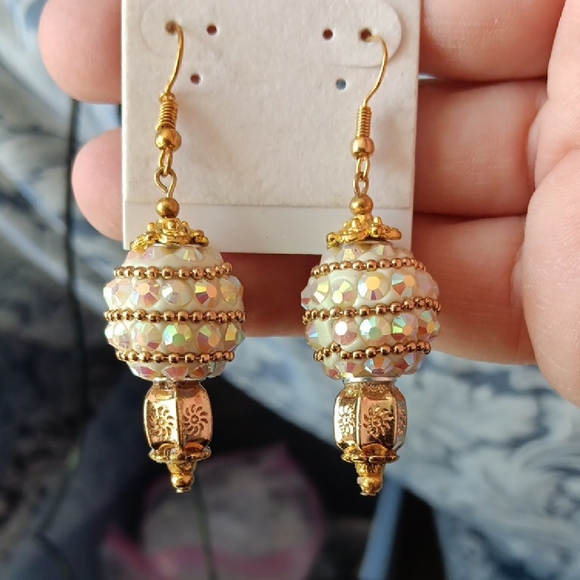Elegant Gold and Cream Beaded Earrings - Picture 1 of 3